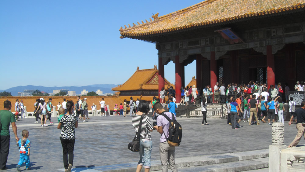Guided visits to the Forbidden City.